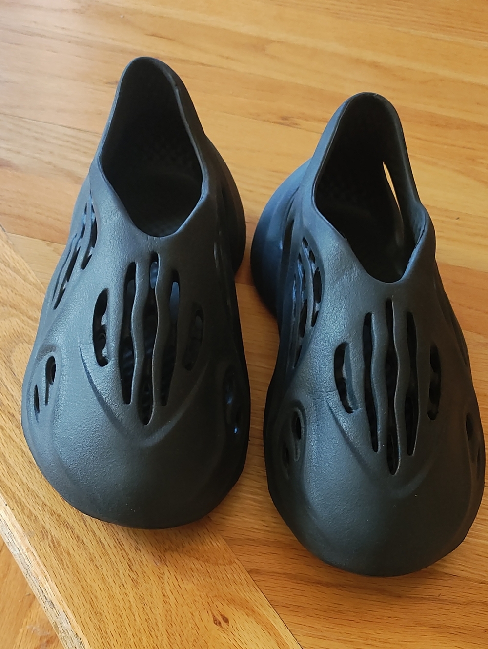Black Slip-On Ventilation Foam Shoes